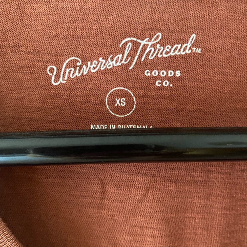 Women’s universal thread tee xs